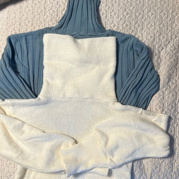 Two ‘Pretty Little Thing’ turtleneck, cropped sweaters in fantastic condition! - Picture 1 of 8